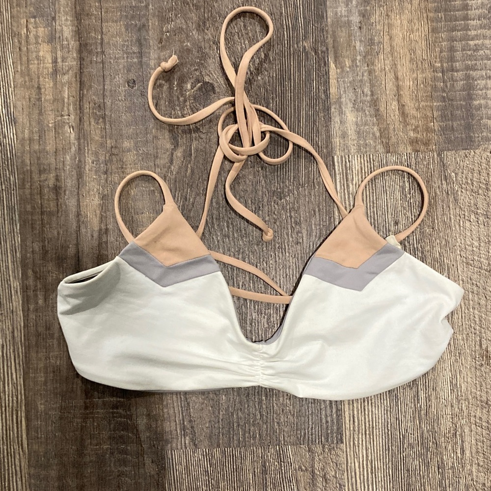 l*space White Bikini Top with Tan and Light Gray Accents